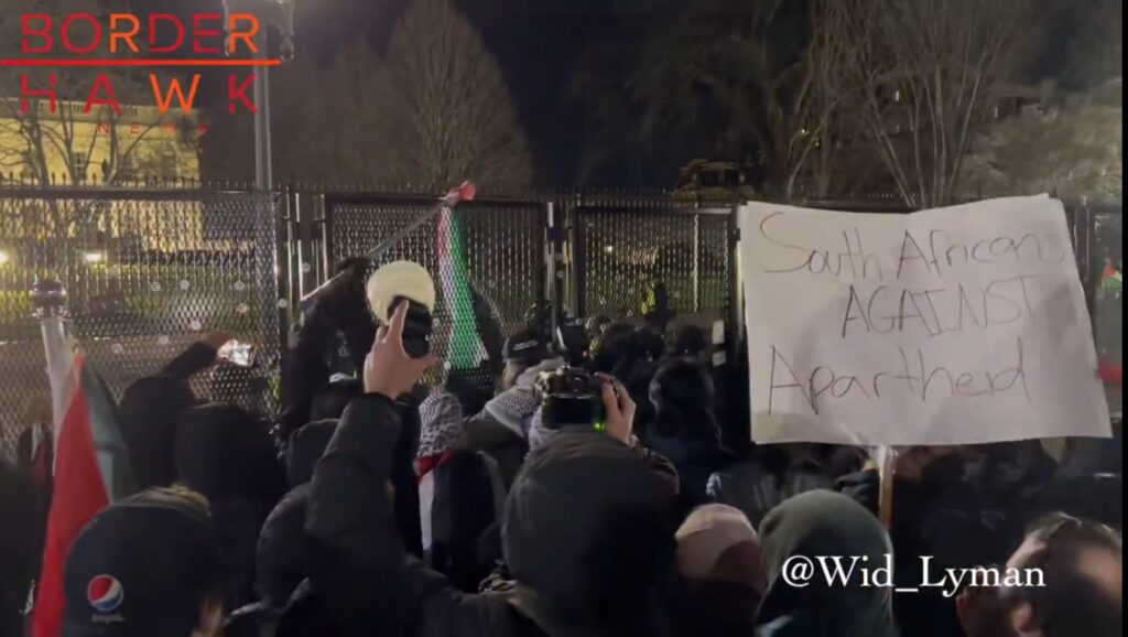 Insurrection at The Whitehouse front fence